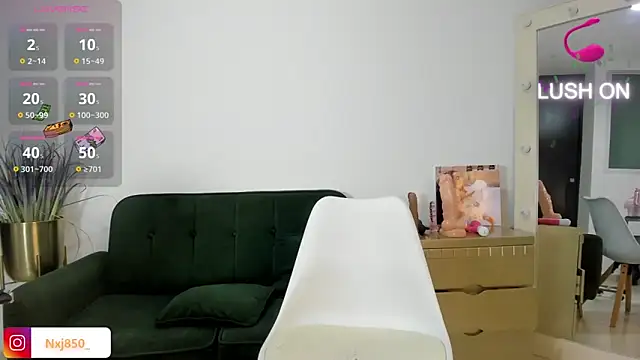 HOTBLACKANDWHITE2 online show from 30, 1, 2025