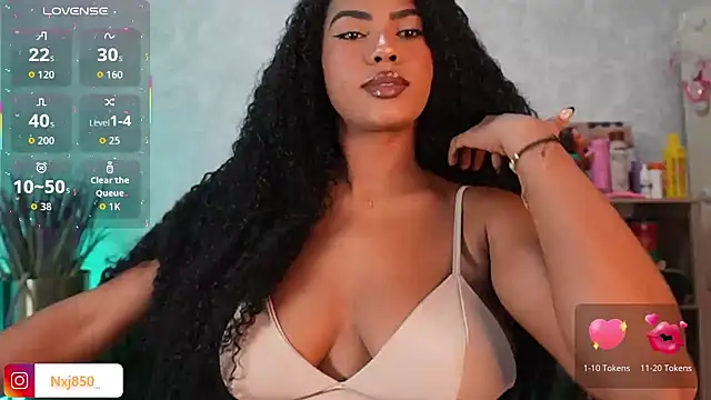 HOTBLACKANDWHITE2 online show from 19, 2, 2026