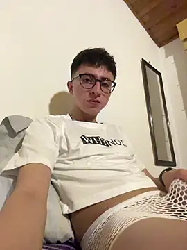 CamiRojas boy online show from 10, 5, 2026