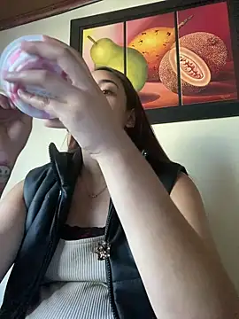 Snapshot of Vaiolet_a chatting on 22, 1, 2025 Vaiolet a online show from 22, 1, 2025