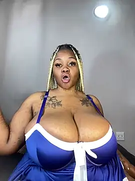 Snapshot of Yung-Missy chatting on 16, 12, 2024 Yung-Missy online show from 16, 12, 2024