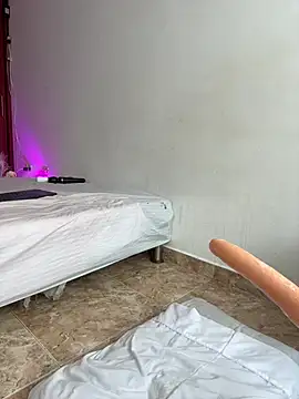 nicolette sweet  online show from 11, 3, 2025