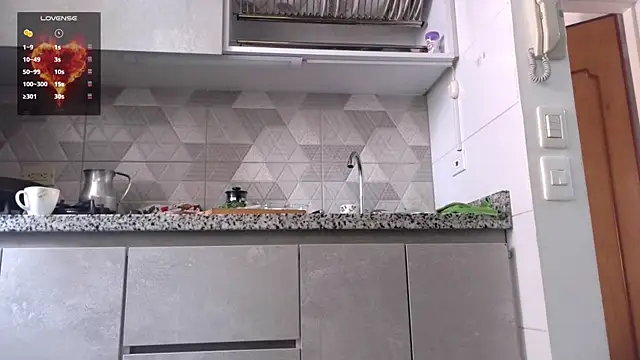 Snapshot of mini_kunis chatting on 6, 12, 2024 mini kunis online show from 6, 12, 2024