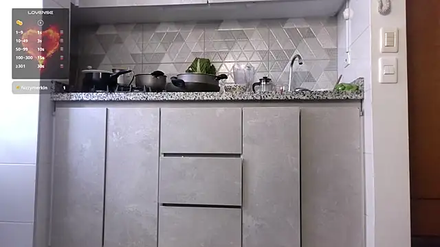 Snapshot of mini_kunis chatting on 10, 12, 2024 mini kunis online show from 10, 12, 2024