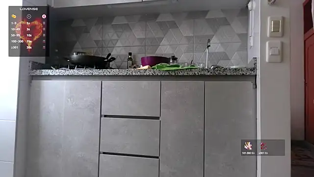 Snapshot of mini_kunis chatting on 13, 12, 2024 mini kunis online show from 13, 12, 2024