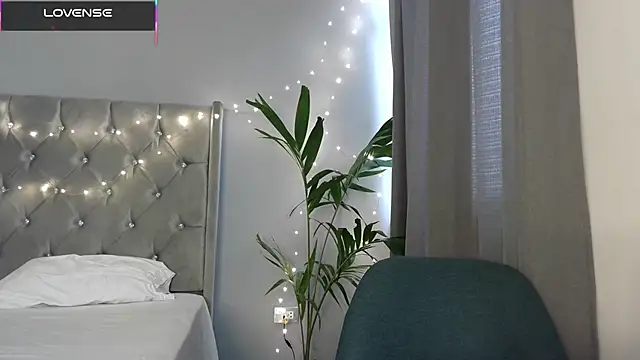 Snapshot of mini_kunis chatting on 4, 11, 2025 mini kunis online show from 4, 11, 2025