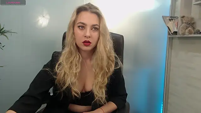 Snapshot of AvaBlue_ chatting on 1, 3, 2025 AvaBlue online show from 1, 3, 2025