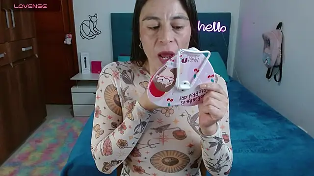 Snapshot of antonella_sweet33 chatting on 1, 5, 2026 antonella sweet33 online show from 1, 5, 2026