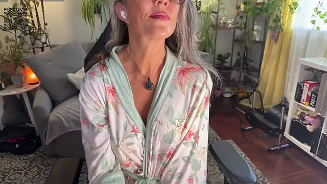 Snapshot of sunniedayz_ chatting on 9, 9, 2025 sunniedayz  online show from 9, 9, 2025