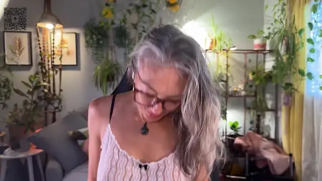 Snapshot of sunniedayz_ chatting on 16, 9, 2025 sunniedayz  online show from 16, 9, 2025