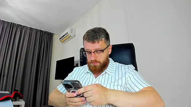 Findom guy online show from 8, 4, 2026