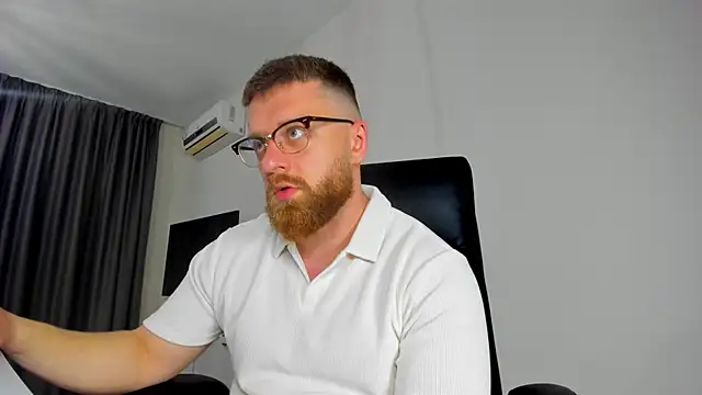 Snapshot of Findom_guy chatting on 26, 4, 2026 Findom guy online show from 26, 4, 2026