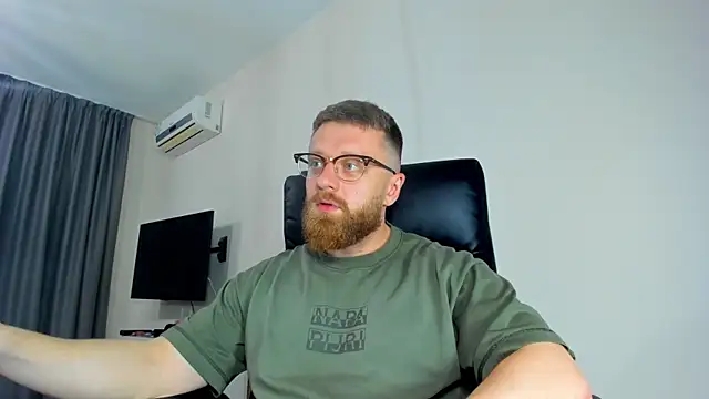 Snapshot of Findom_guy chatting on 27, 4, 2026 Findom guy online show from 27, 4, 2026