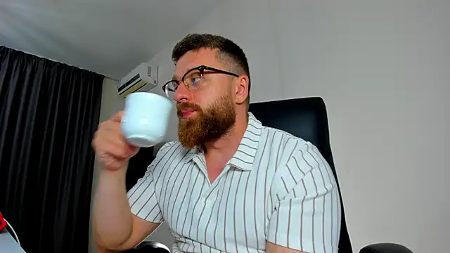Snapshot of Findom_guy chatting on 5, 5, 2026 Findom guy online show from 5, 5, 2026