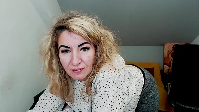 Cassandra Hotty online show from 24, 2, 2025