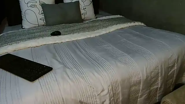 CURVEYDOLLXX online show from 12, 11, 2025