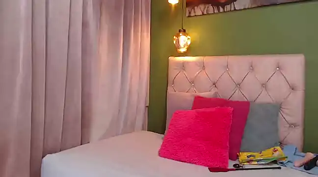 Snapshot of Rebecca_Milf chatting on 26, 1, 2025 Rebecca Milf online show from 26, 1, 2025