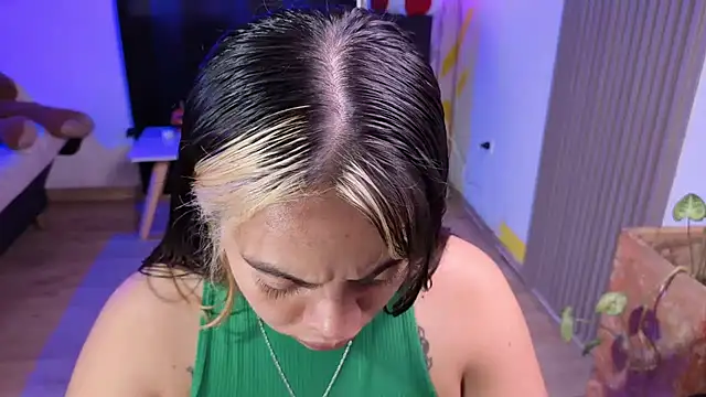 Cuttiealice online show from 1, 12, 2025