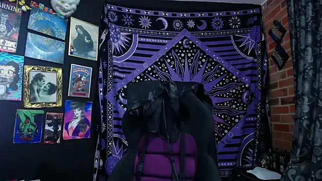 Yourmadame P online show from 25, 11, 2025