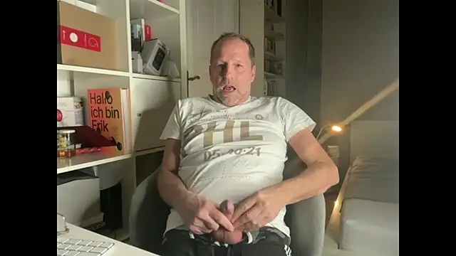 Snapshot of drefman chatting on 2, 3, 2026 drefman online show from 2, 3, 2026