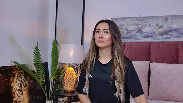 NicolLopeze online show from 28, 1, 2025