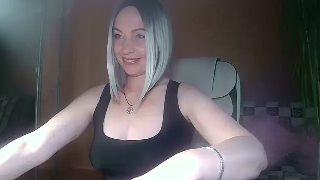 Snapshot of Roxolana_Drim chatting on 2, 6, 2026 Roxolana Drim online show from 2, 6, 2026