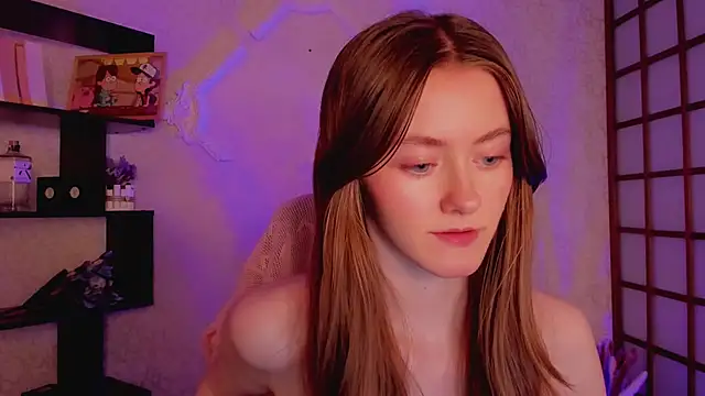 KateCuddle online show from 4, 2, 2025