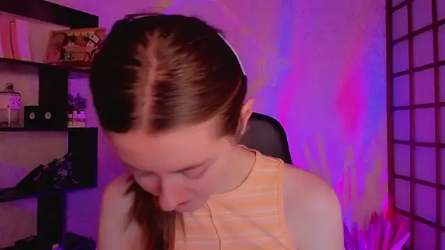 KateCuddle online show from 5, 2, 2025