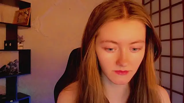 KateCuddle online show from 4, 3, 2025