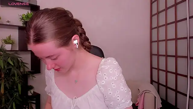 KateCuddle online show from 2, 7, 2026
