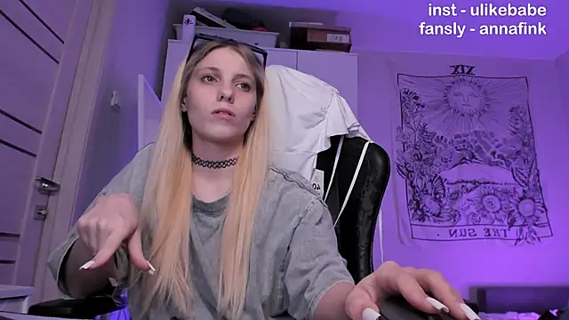 Anna Fink online show from 4, 11, 2025