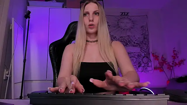 Snapshot of Anna_Fink chatting on 31, 7, 2026 Anna Fink online show from 31, 7, 2026