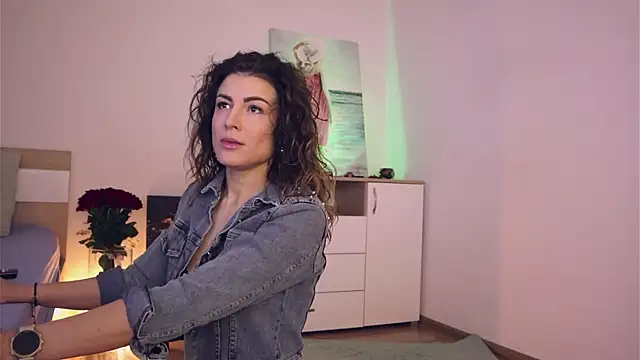 Misslullu online show from 2, 2, 2025