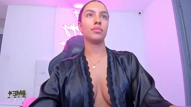 xiomara  cortes online show from 6, 11, 2025