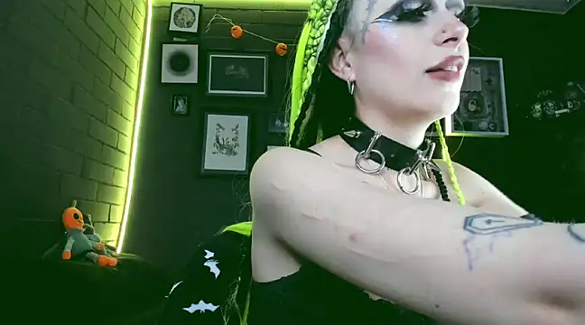 Snapshot of insania_9999_ chatting on 9, 12, 2024 insania 9999 online show from 9, 12, 2024