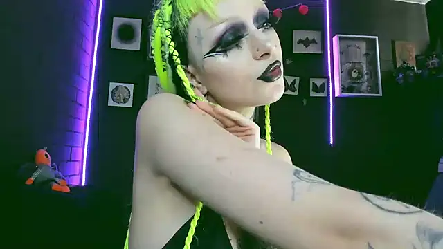 Snapshot of insania_9999_ chatting on 6, 2, 2025 insania 9999 online show from 6, 2, 2025