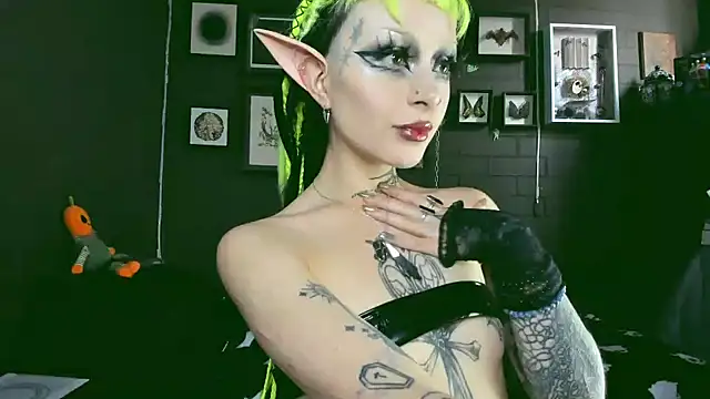 Snapshot of insania_9999_ chatting on 10, 2, 2025 insania 9999 online show from 10, 2, 2025