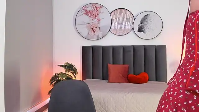 SaharaGarcia   online show from 4, 2, 2025