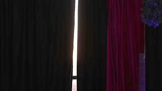 HotSkinnyX online show from 18, 1, 2025