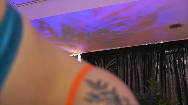 HotSkinnyX online show from 6, 3, 2025