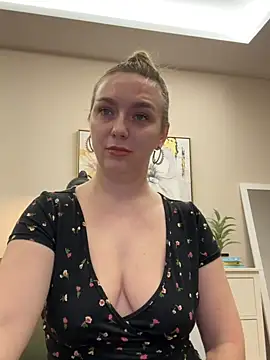 Snapshot of Janeee chatting on 6, 12, 2024 Janeee online show from 6, 12, 2024
