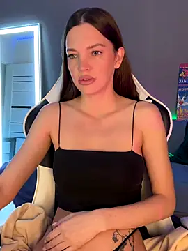 julia fly online show from 8, 10, 2025