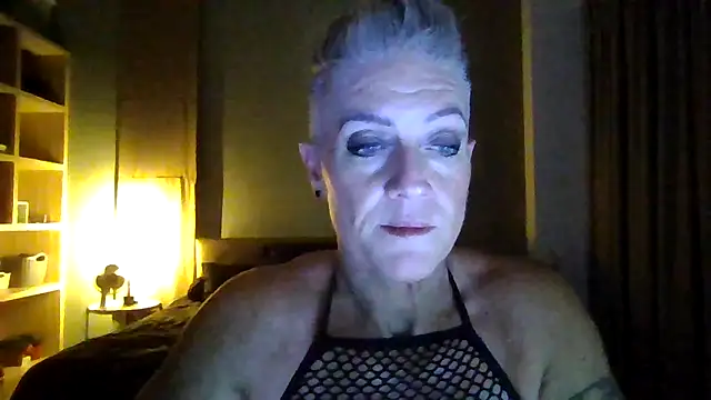 Snapshot of Devon2020 chatting on 4, 11, 2025 Devon2020 online show from 4, 11, 2025