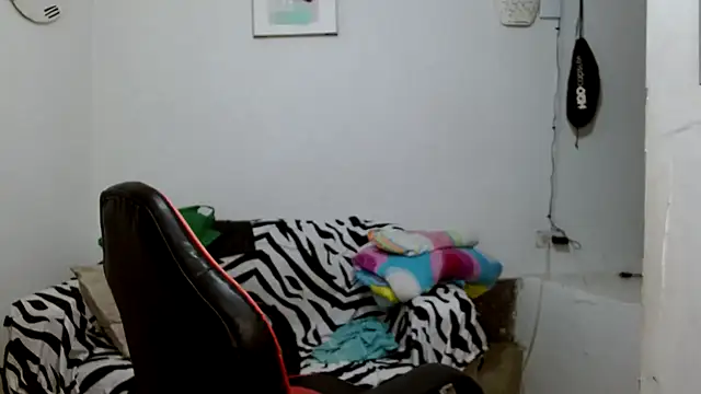 Snapshot of angelamarie1 chatting on 7, 4, 2026 angelamarie1 online show from 7, 4, 2026