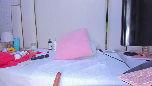 Snapshot of paola_rodriguez chatting on 4, 10, 2025 paola rodriguez online show from 4, 10, 2025
