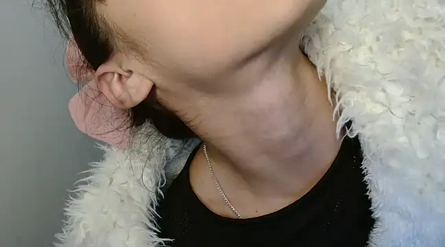Snapshot of MINI_Petite chatting on 4, 1, 2025 MINI Petite online show from 4, 1, 2025