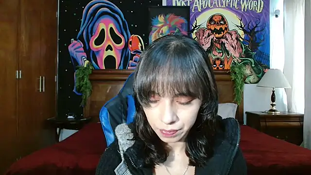 Snapshot of MINI_Petite chatting on 6, 1, 2025 MINI Petite online show from 6, 1, 2025