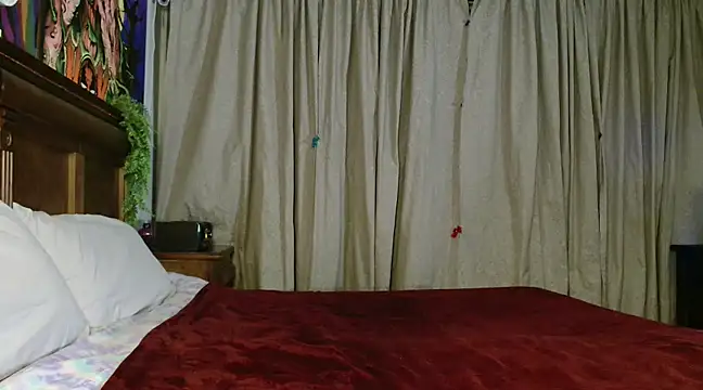 Snapshot of MINI_Petite chatting on 19, 2, 2025 MINI Petite online show from 19, 2, 2025