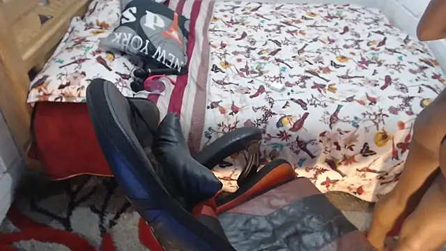 sexyjustin202 online show from 20, 10, 2025