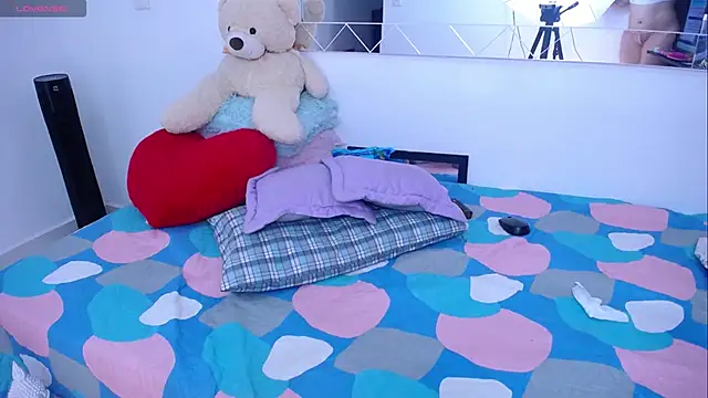 miaa-lee online show from 11, 2, 2025